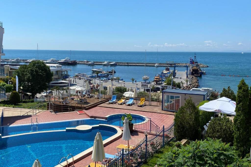 Top Complex Apartment On The Beach Sveti Vlas Exterior photo